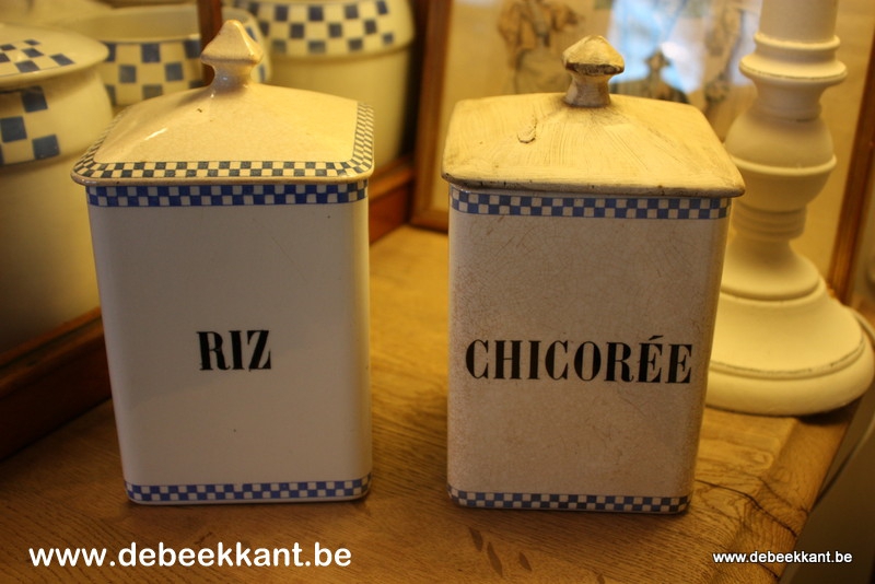 Antieke set grote kruidenpotten blokjesmotief met deksel